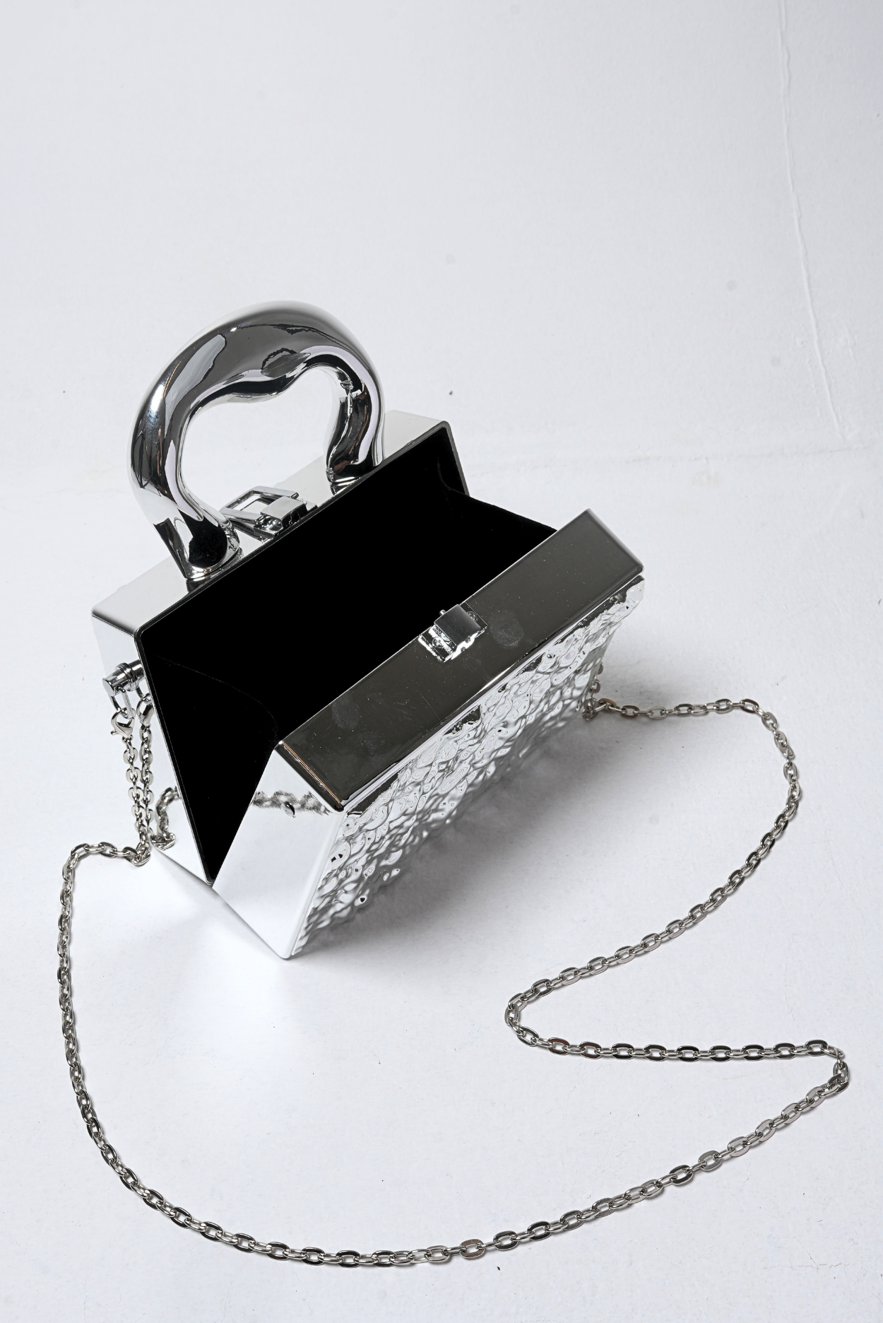 Crater Surface Clutch