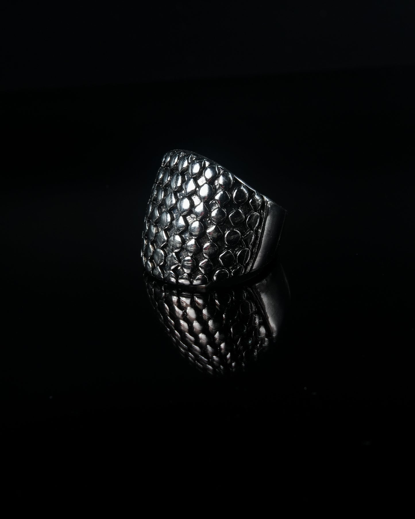 Manaca Reptilian Shield Ring