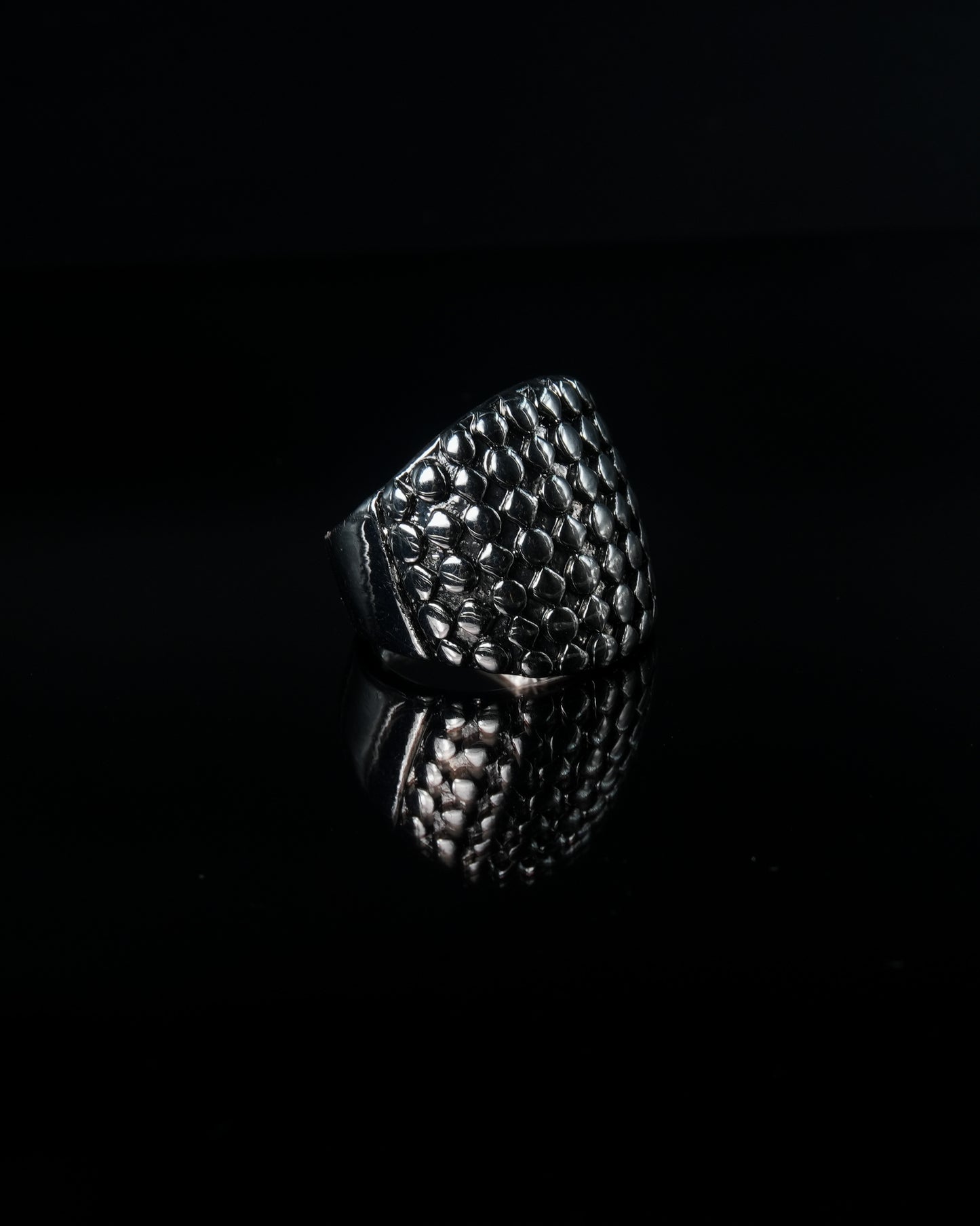 Manaca Reptilian Shield Ring