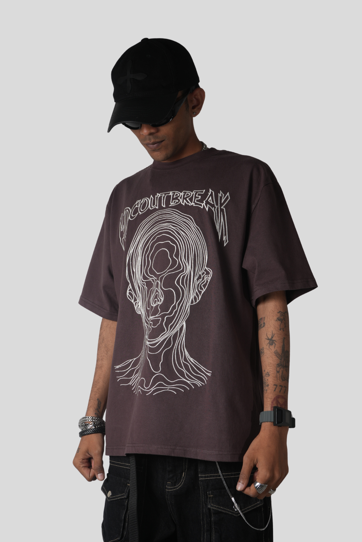 STRINGREY EMBROIDERED TEE