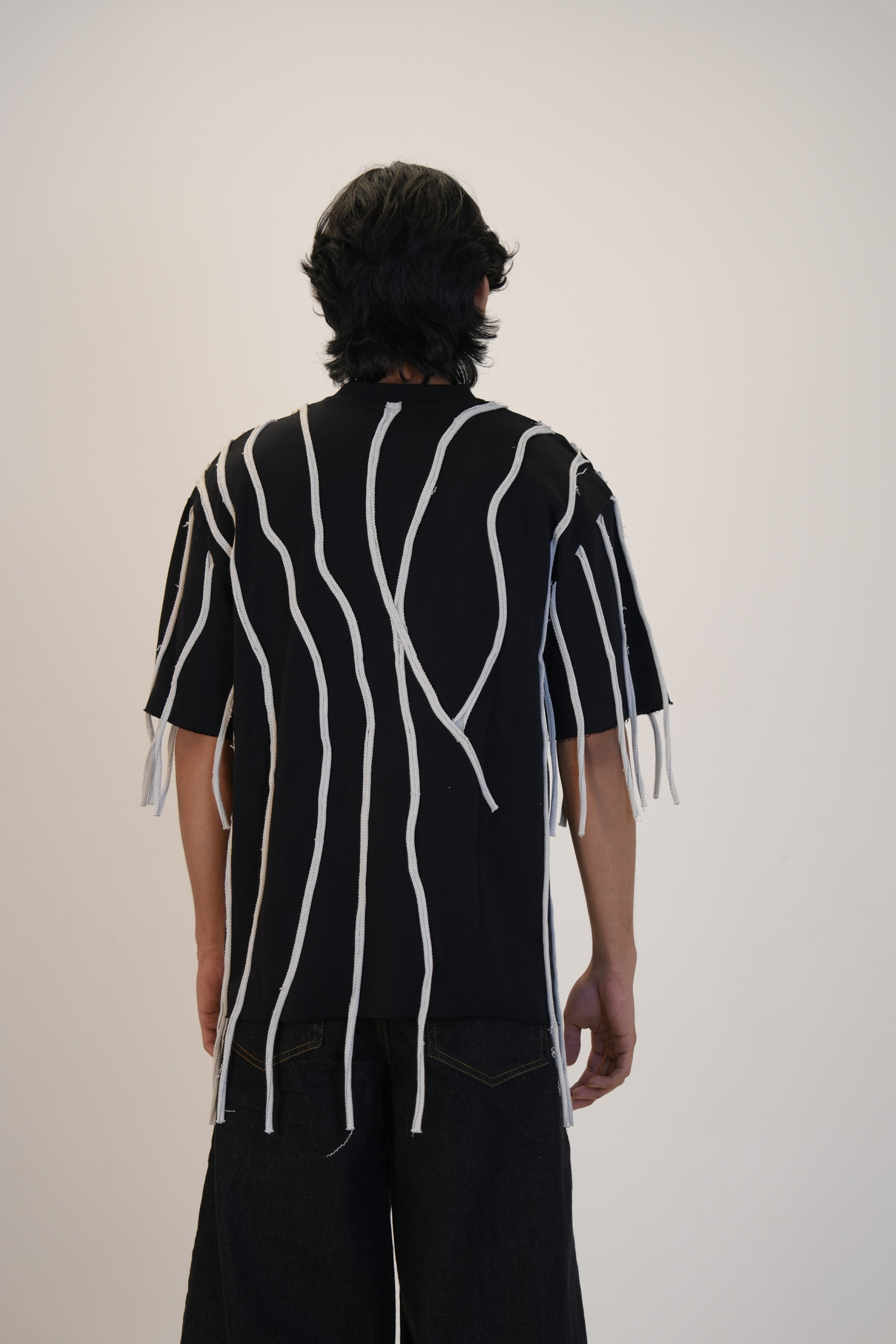 LOOSE THREAD T SHIRT