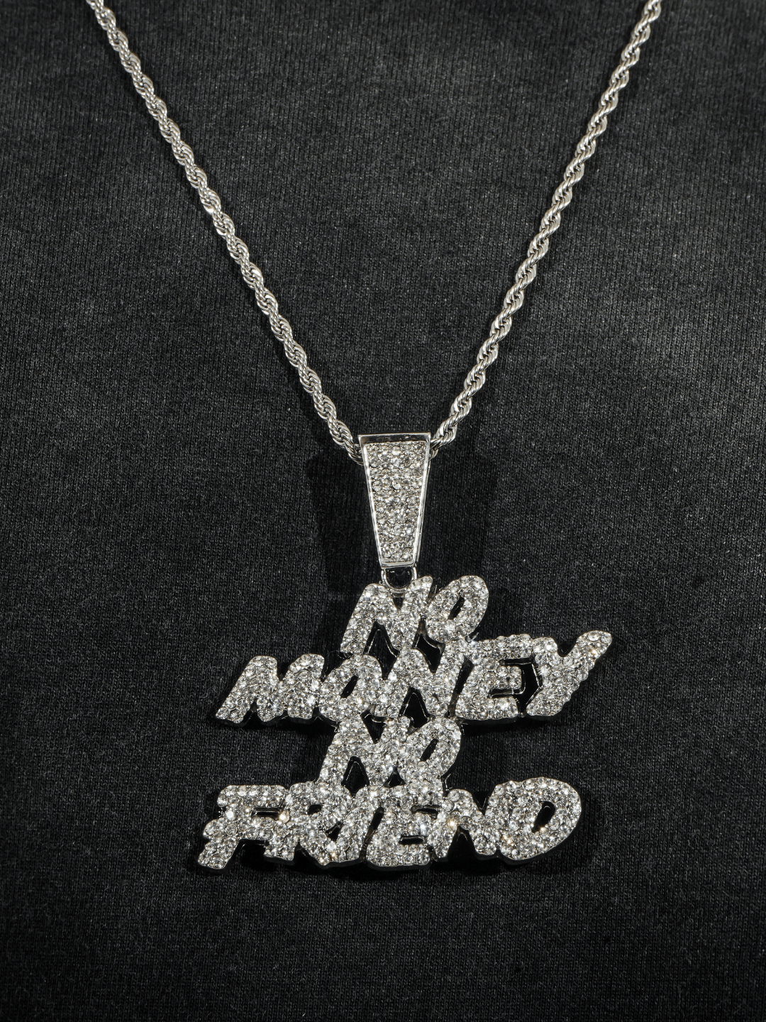 MANACA NO MONEY NO FRIEND PENDANT