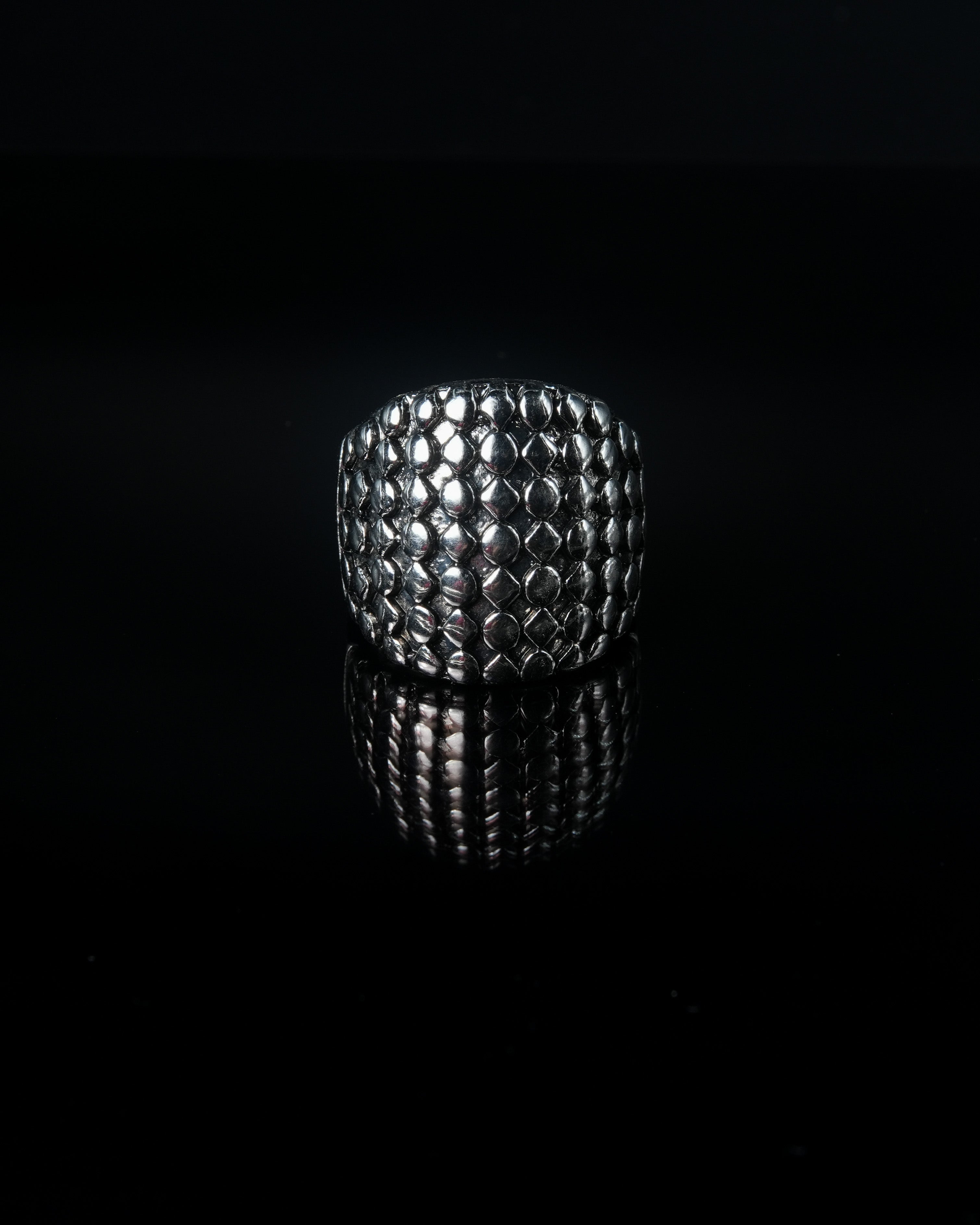 Manaca Reptilian Shield Ring