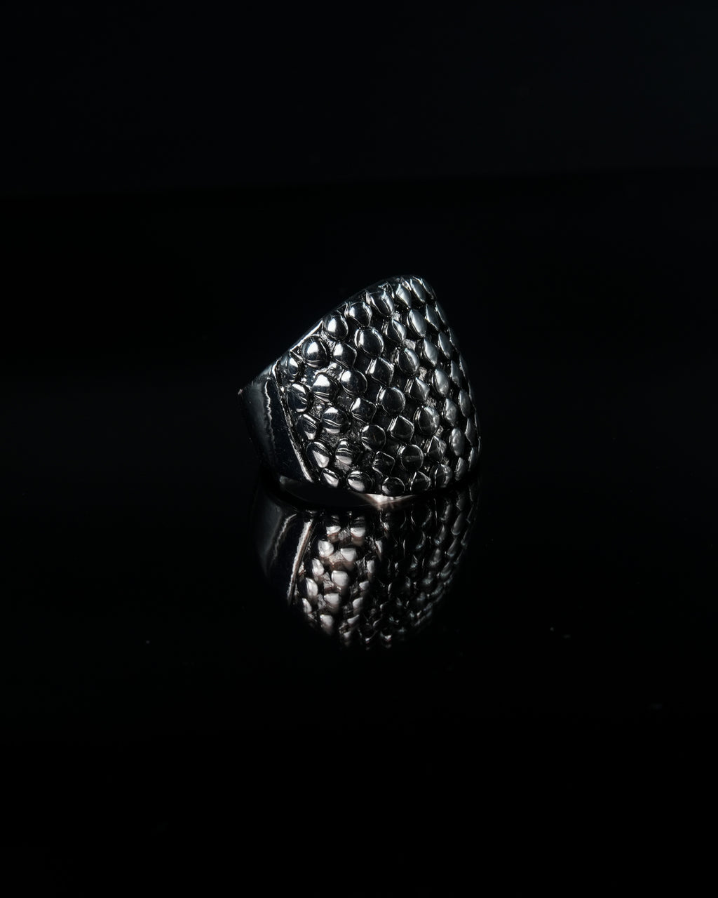 Manaca Reptilian Shield Ring