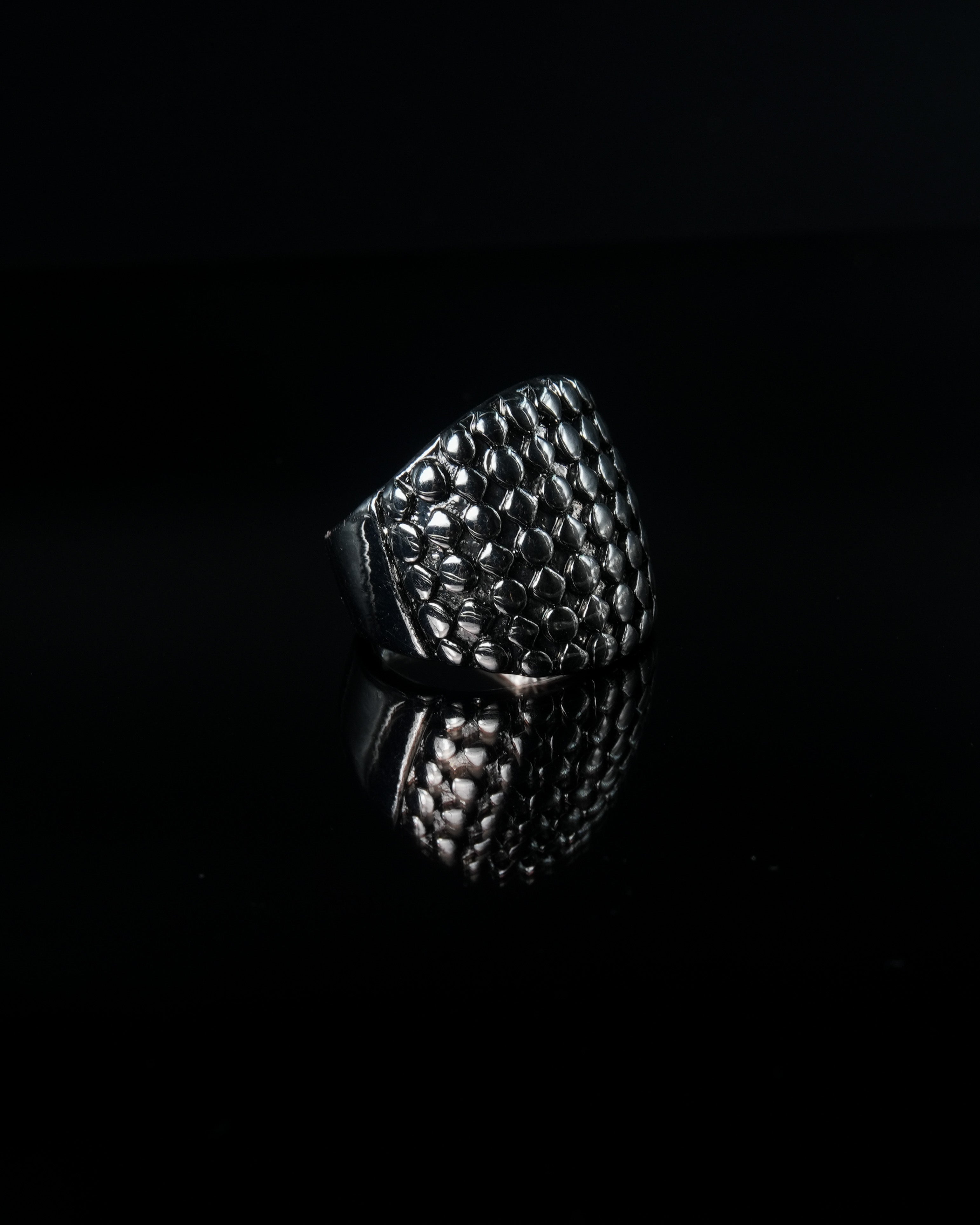 Manaca Reptilian Shield Ring