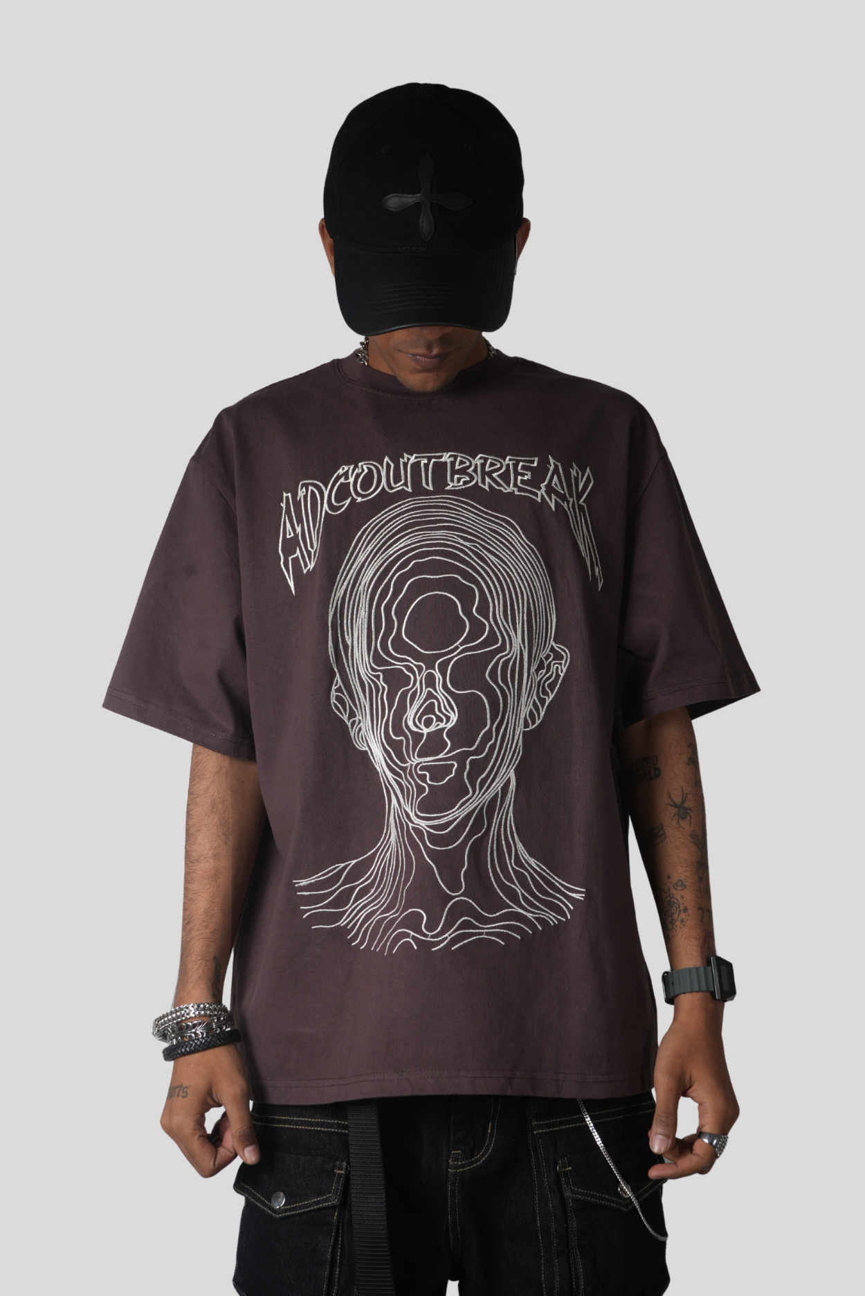 STRINGREY EMBROIDERED TEE