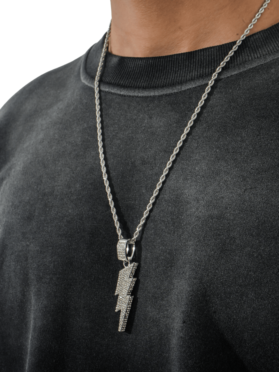 Manaca Volt Strike Pendant