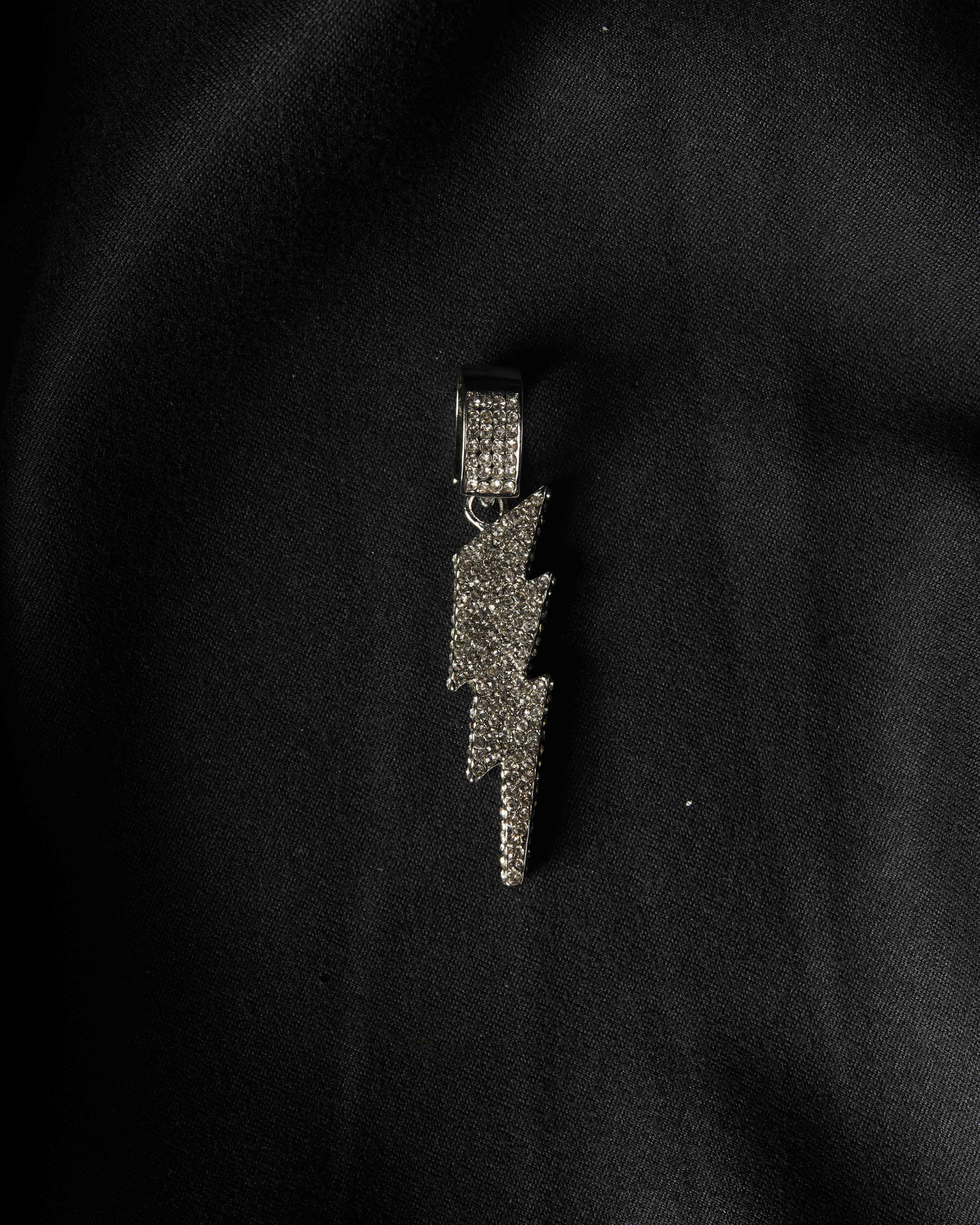 Manaca Volt Strike Pendant