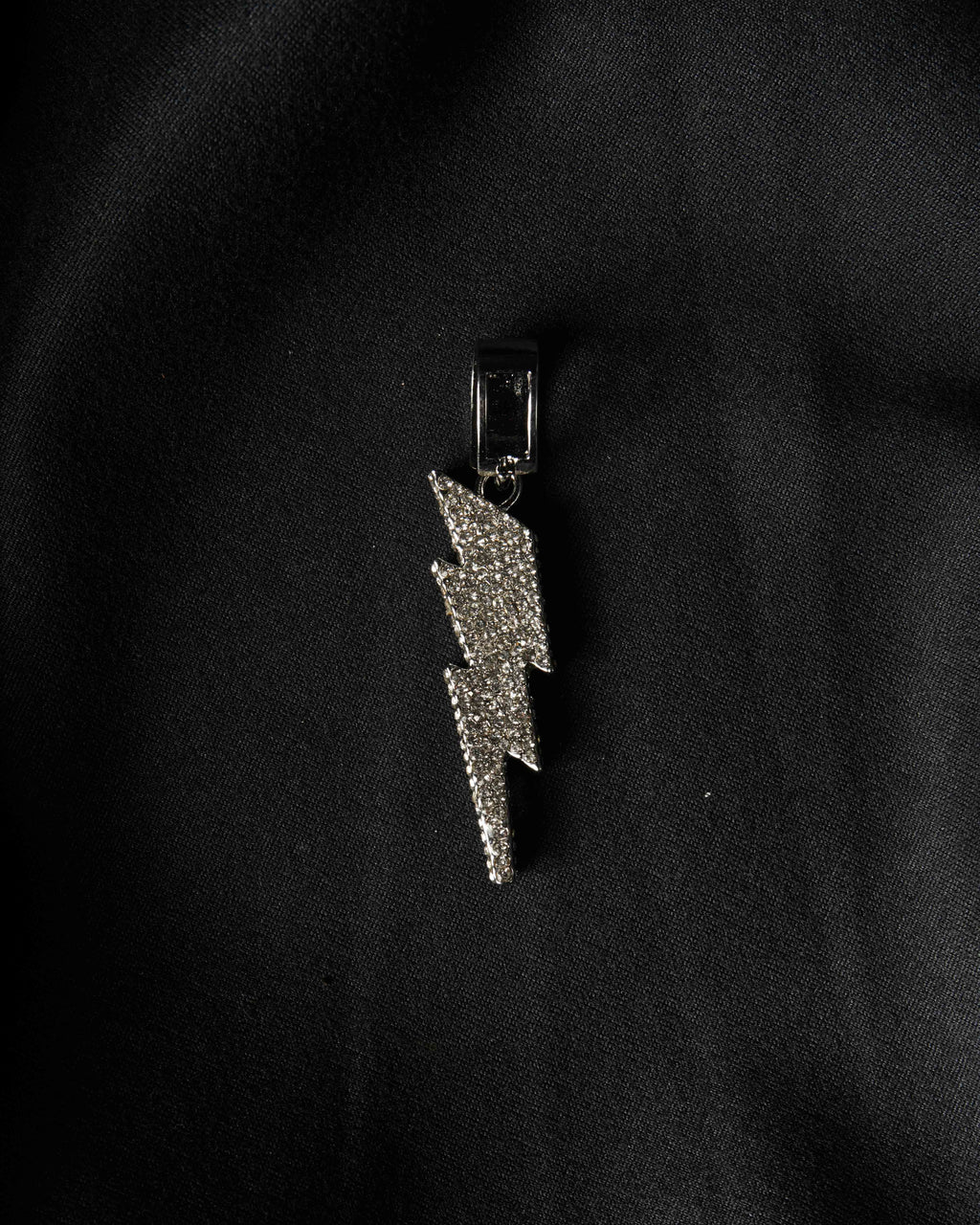 Manaca Volt Strike Pendant
