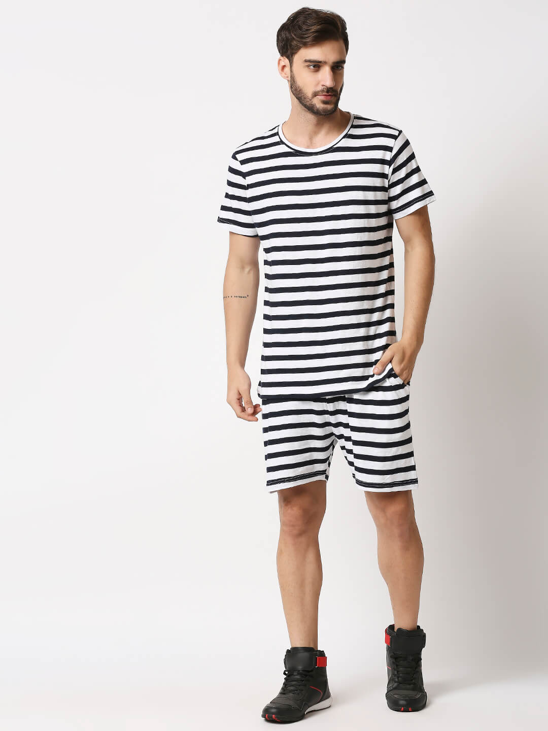 The Manaca Men Stripe Tee with Shorts - White & Black
